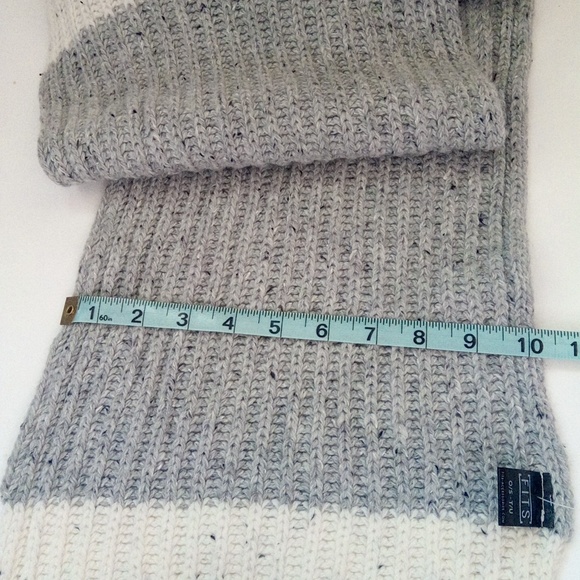 New Fits Accessories Scarf Grey cream Red O/S - Picture 6 of 7